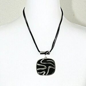 NWOT EAST 5TH Fashion Jewelry Necklace with Pendant